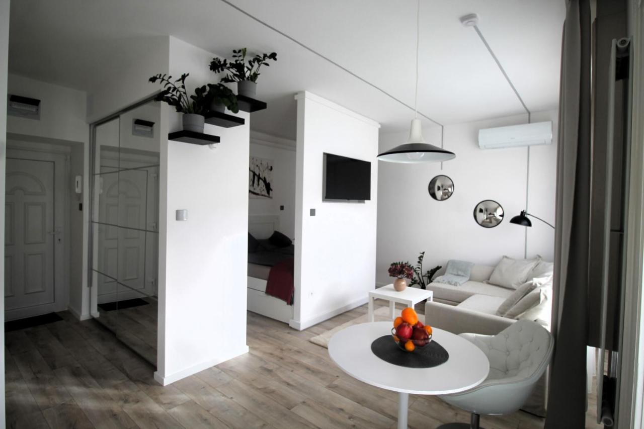 Modern Studio A Belvaros Koezepen Parkoloval- Kata Studioapartman Győr Eksteriør billede