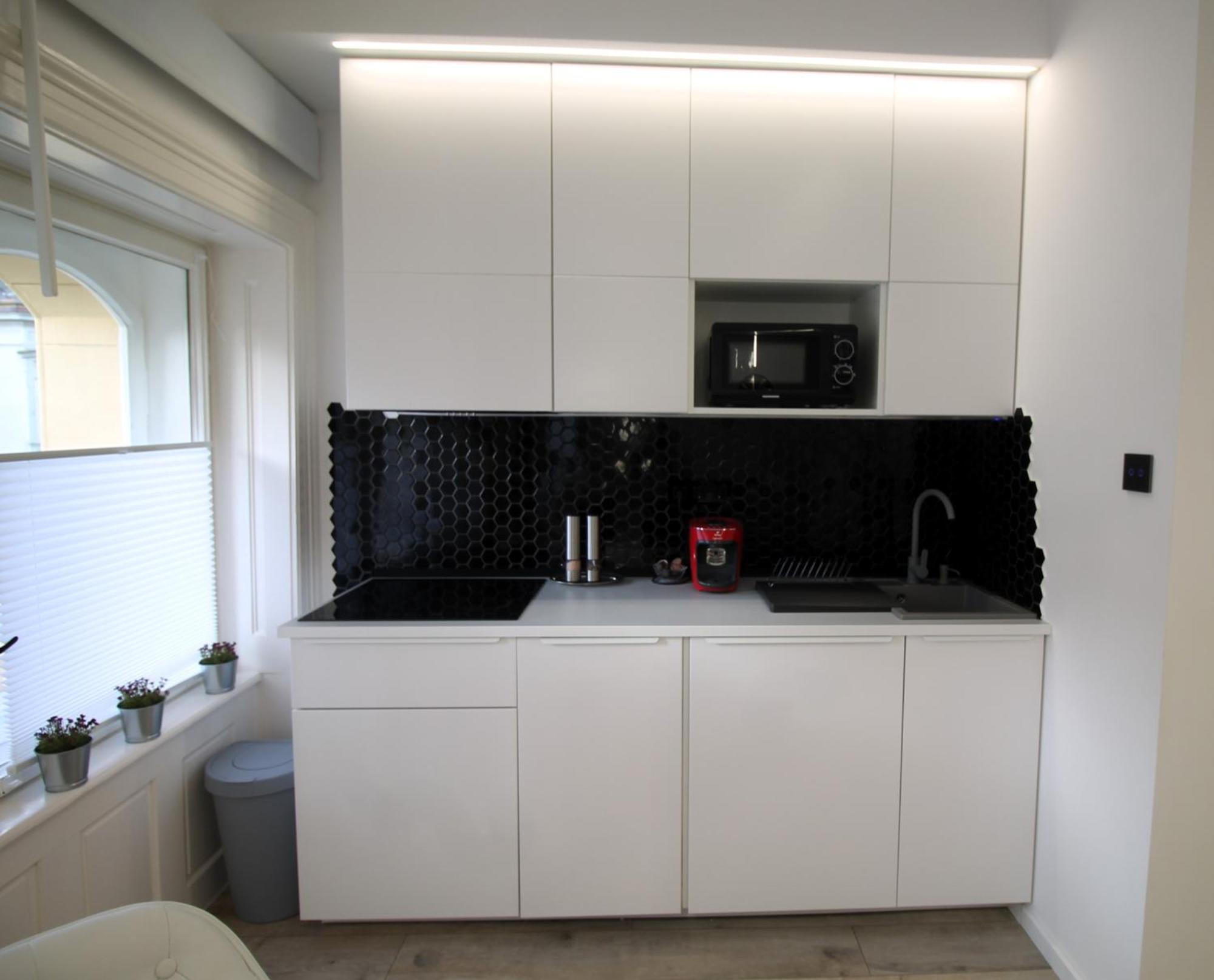 Modern Studio A Belvaros Koezepen Parkoloval- Kata Studioapartman Győr Eksteriør billede